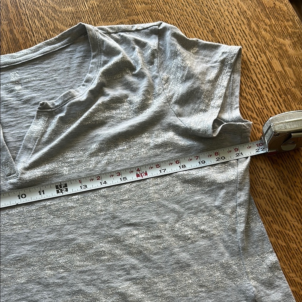 3/$15 V-neck Top Silver Metallic Grey NY &Co Short Sleeve Sz XL - Picture 8 of 9